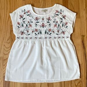 White Floral Embroidered Blouse Size Medium